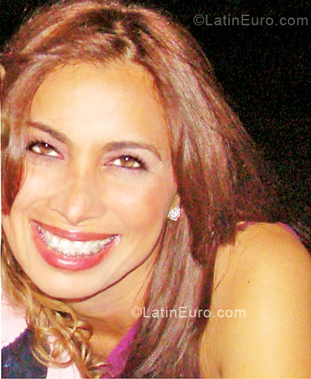 Date this pretty Venezuela girl Denise from Maracaibo VE59