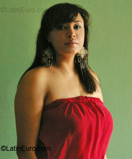 Date this nice looking Honduras girl Julissa sequeira from La Ceiba HN269
