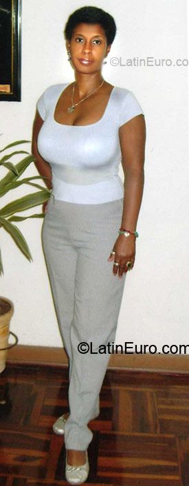 Date this passionate Peru girl Veronica from Lima PE406