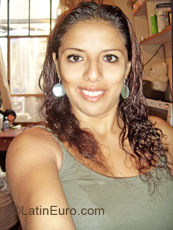Date this attractive Peru girl Patricia from Lima PE421