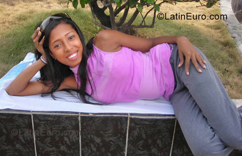 Date this georgeous Dominican Republic girl Ana from Barahona DO6961