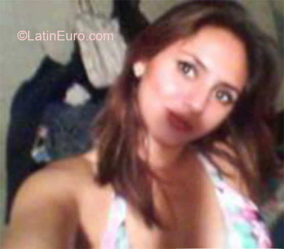 Date this sultry Ecuador girl Cinthya from Manta EC96
