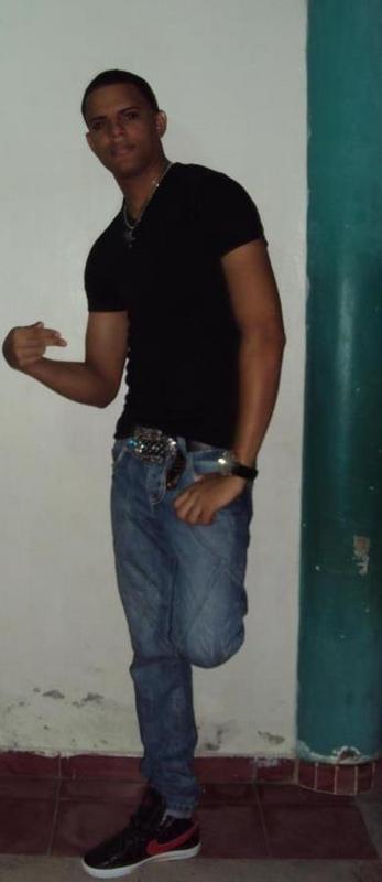 Date this hard body Dominican Republic man Melvin tatis from Santiago DO7648