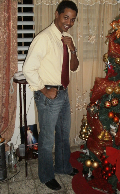 Date this happy Dominican Republic man Cristoff from Santo Domingo DO8114