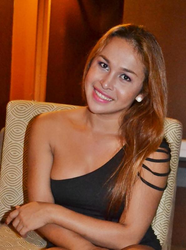 Date this sultry Philippines girl Karolina from Cebu City PH419