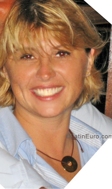 Date this happy Brazil girl Gesilaine from Curitiba BR5785