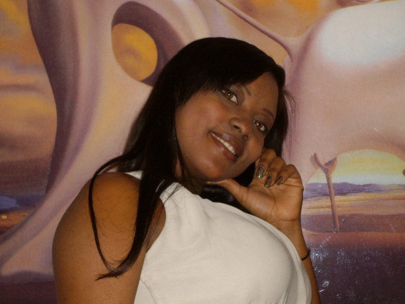 Date this cute Honduras girl Pamela naomi from Barcelona HN369