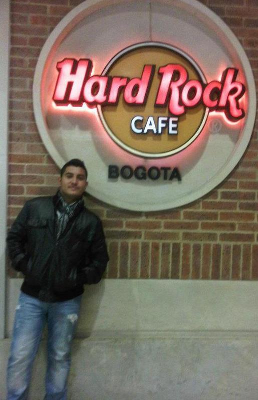 Date this athletic Colombia man Rafael david from Paris CO7897