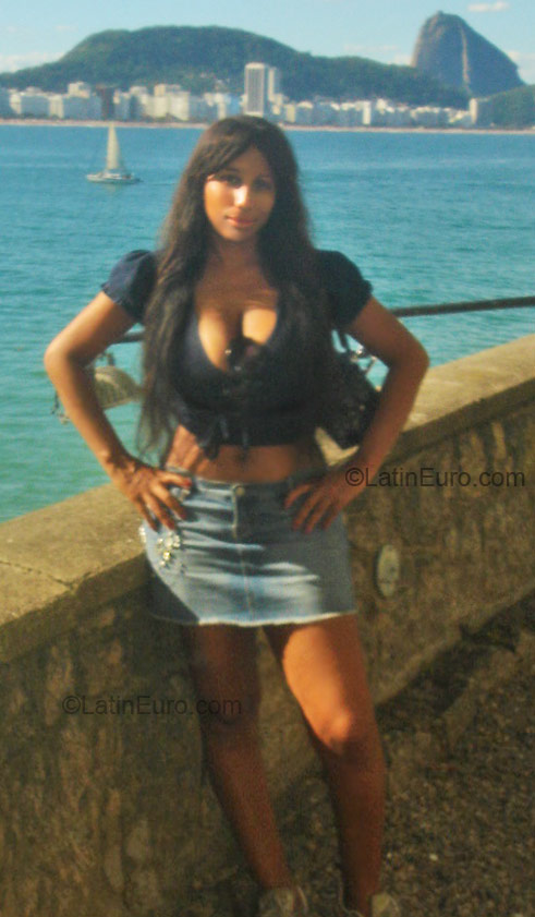 Date this stunning Brazil girl Thais from Rio De Janeiro BR6010