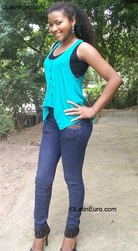 Date this cute Honduras girl Yessi from La Ceiba HN402