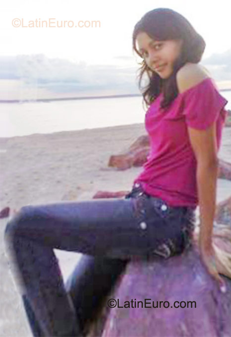 Date this voluptuous Brazil girl Kamyla from Manaus BR6638