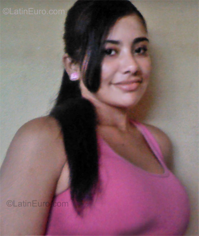 Date this attractive Costa Rica girl Heidy from Cortes CR98