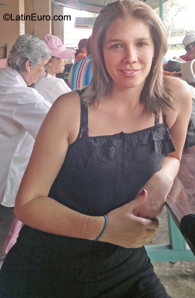 Date this nice looking Costa Rica girl Gloriana from San Jose CR139