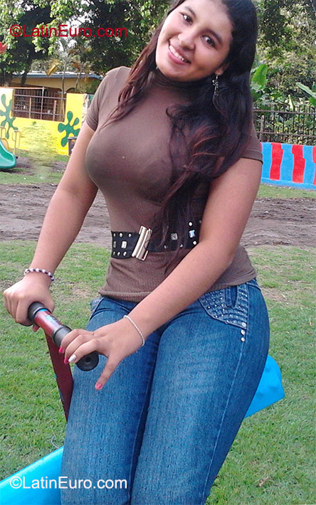 Date this charming Panama girl Yeraldine from Panama PA201