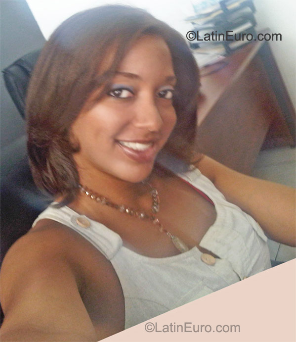 Date this fun Panama girl Carmen from Panama PA242