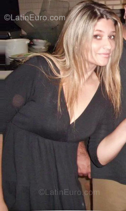 Date this charming Brazil girl Armanda from Brasilia BR6398