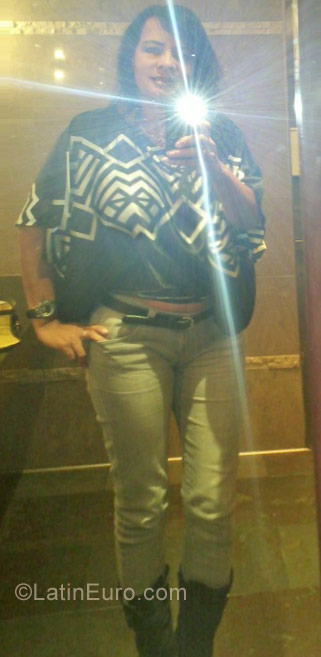 Date this foxy United States girl Valery from Phoenix BR6505