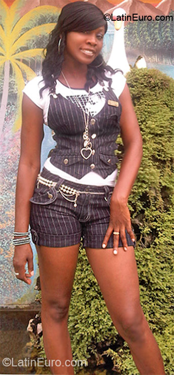 Date this cute Jamaica girl Deli from Montego Bay JM490