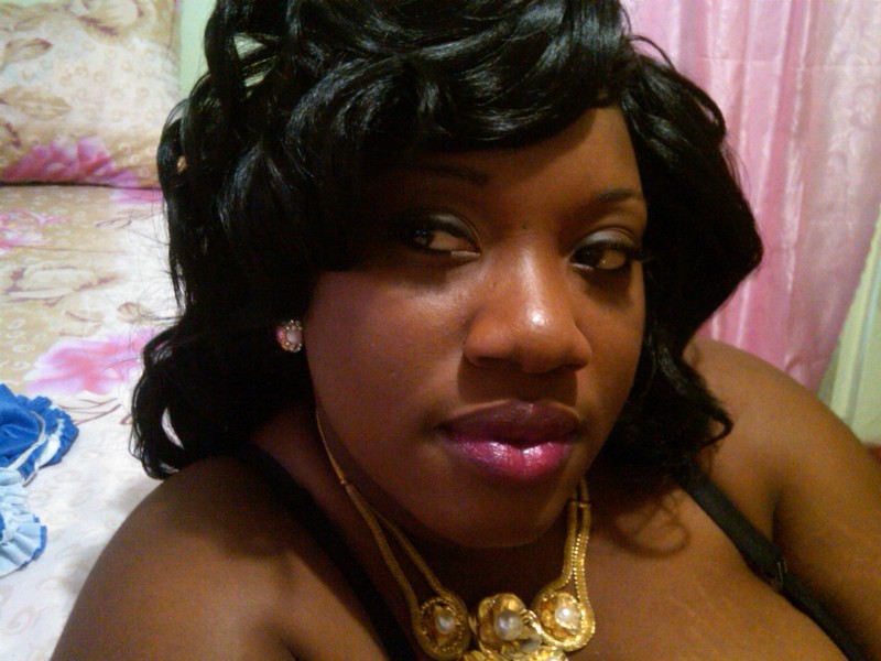 Date this nice looking United States girl Ms.Altitude from Queens US12691