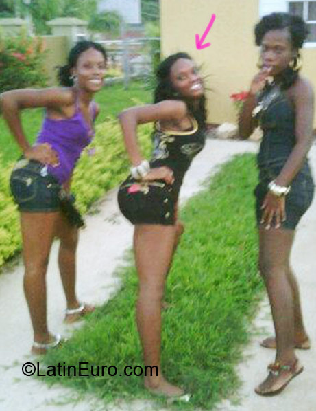 Date this nice looking Jamaica girl Munchi from Montego Bay JM674