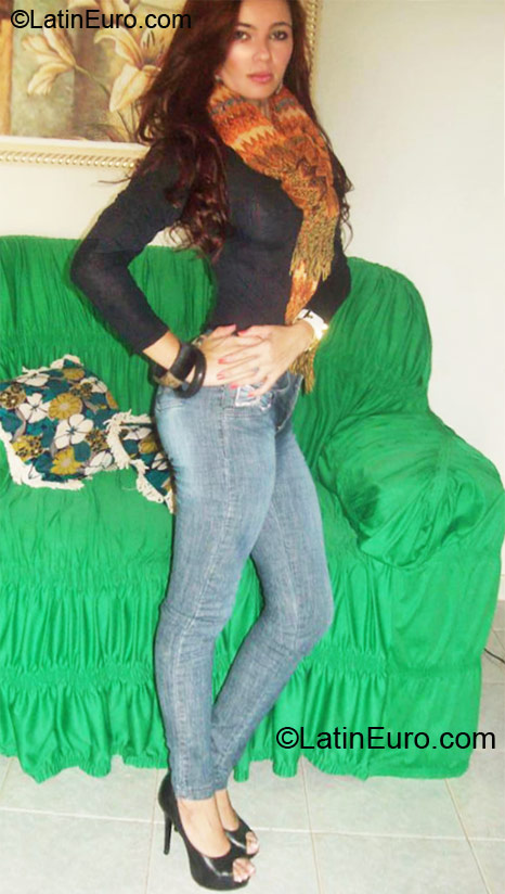 Date this delightful Brazil girl Anna Paula from Brasilia BR6650