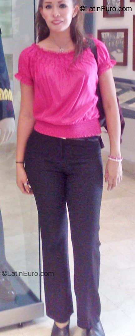 Date this georgeous Mexico girl Yvett25 from Celaya MX686