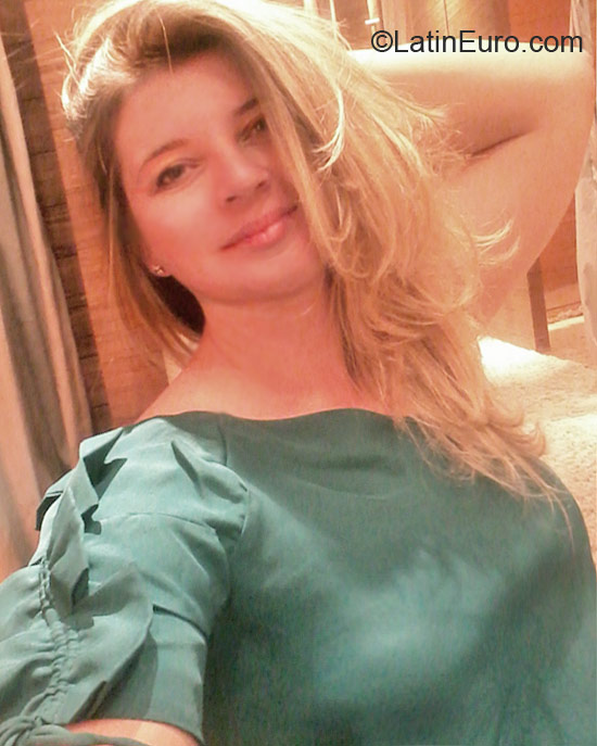 Date this exotic Brazil girl Danielli from Curitiba BR6671