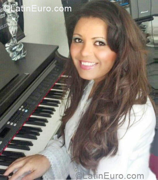 Date this sultry Brazil girl MEM from Curitiba BR6678