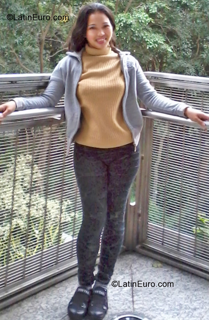 Date this gorgeous Hong Kong girl Desie from Hong Kong HK3