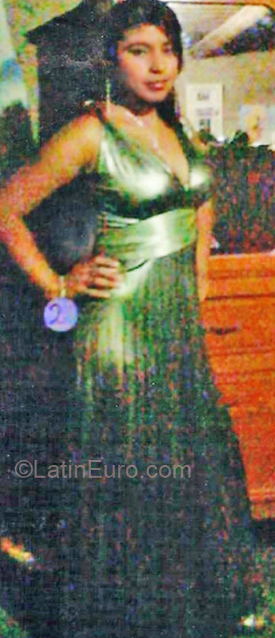 Date this nice looking Peru girl Yosel from Ica PE542