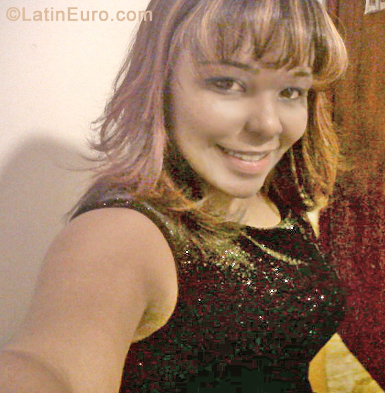 Date this foxy Dominican Republic girl Swarosky from Punta Cana DO11297