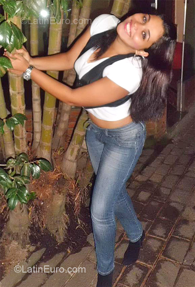 Date this stunning Brazil girl Kamyla from Sao Paulo BR6771