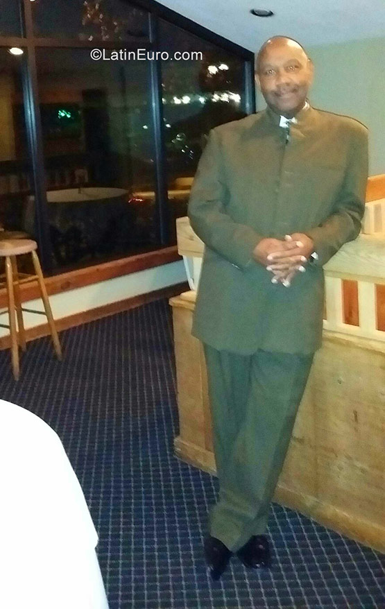 Date this hot United States man Roland from New Britain US13251