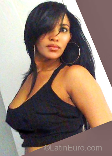 Date this nice looking Brazil girl Barbara from Salvador BR6847