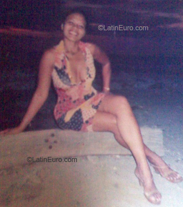 Date this sensual Honduras girl Aurora guzman f from La Ceiba HN690