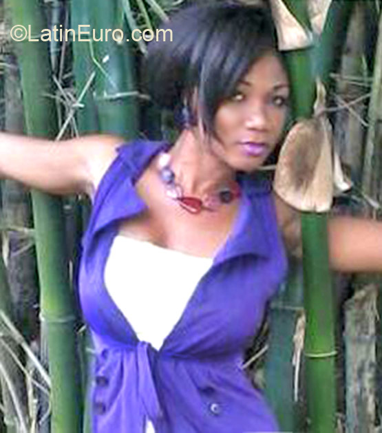 Date this athletic France girl Rosie from Paris FR170