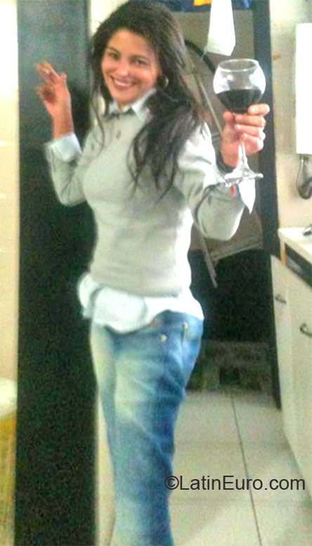 Date this delightful Brazil girl Regineia from Curitiba BR6948