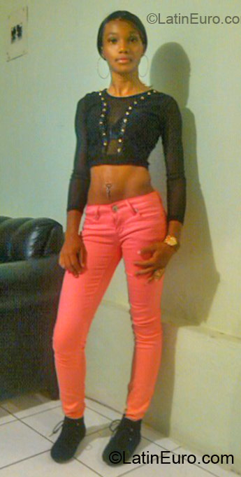 Date this fun Jamaica girl Theresa from Montego Bay JM677