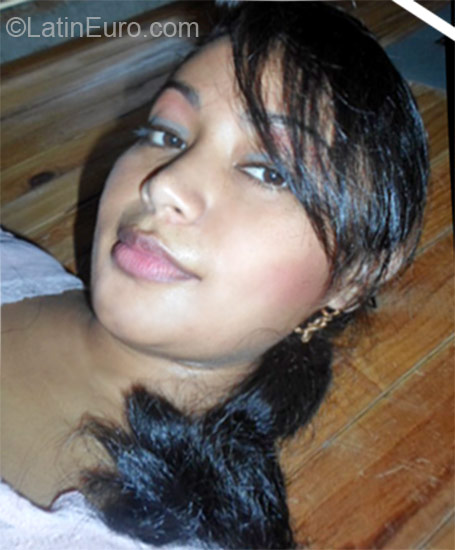 Date this tall Honduras girl Ivethe from Roatan HN731
