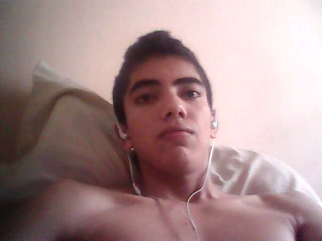 Date this hot Honduras man Roberto Carlos from Tegucigalpa HN743