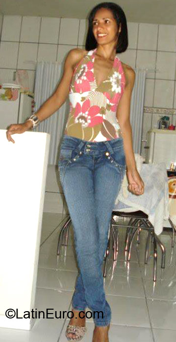 Date this gorgeous Brazil girl Claudia from Nova Mutum BR7068
