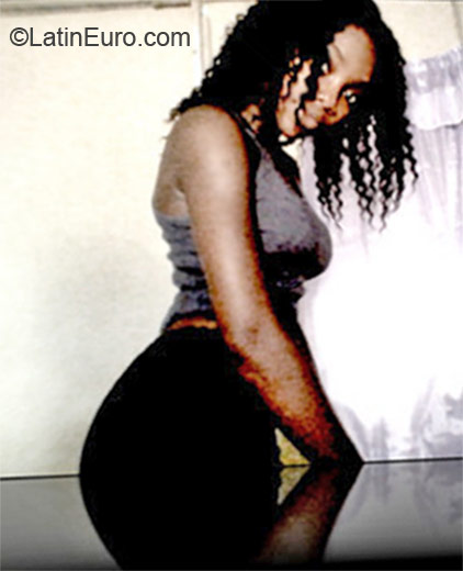 Date this voluptuous Jamaica girl Ashley from Kingston JM711