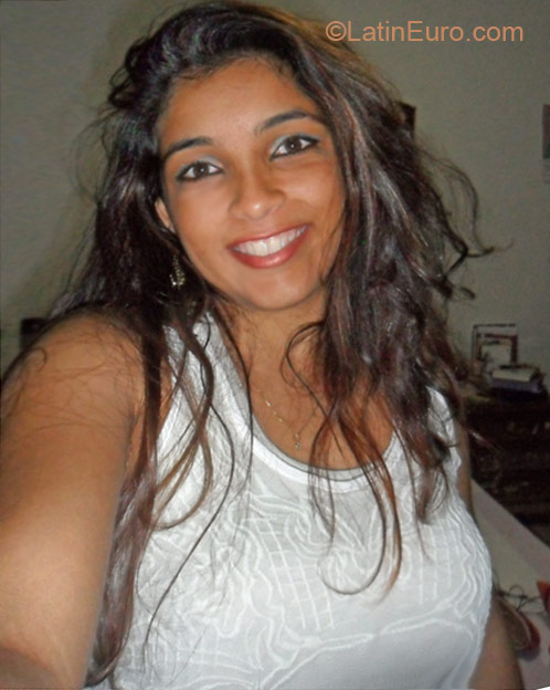 Date this delightful Brazil girl Aurelia from Goiania BR7078