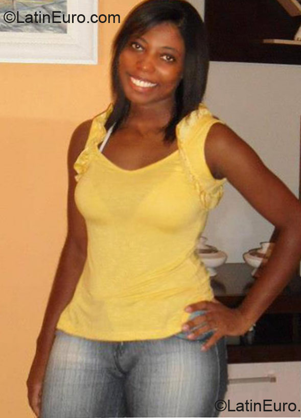 Date this pretty Brazil girl Maiara from Rio De Janeiro BR7083