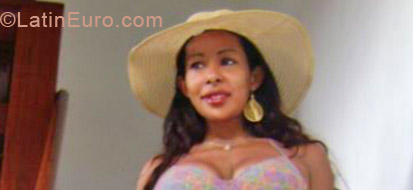 Date this nice looking Brazil girl Vivian from Sao Paulo BR7170