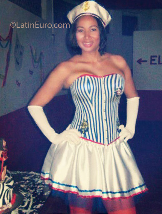 Date this lovely Brazil girl Tatiane from Rio De Janeiro BR7349