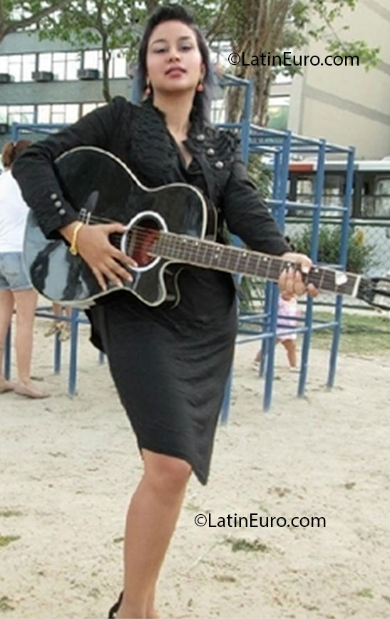 Date this cute Brazil girl Daniela from Rio De Janeiro BR7360