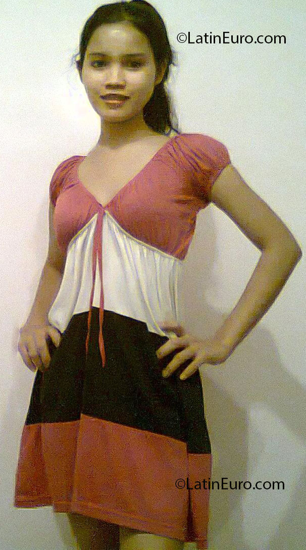 Date this funny Philippines girl Leona from Manila PH540