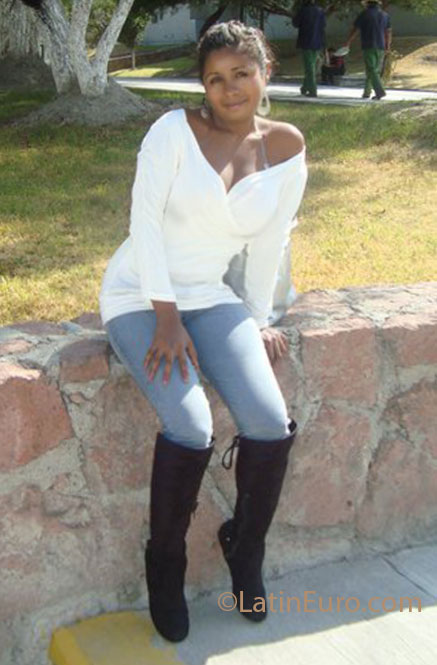 Date this happy Mexico girl Sol from Mexico City MX863