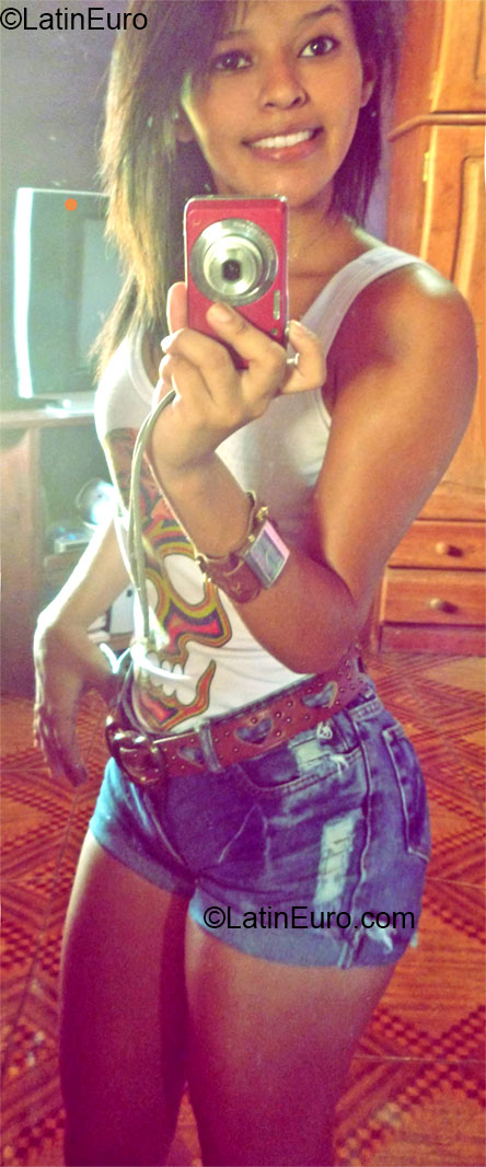 Date this tall Brazil girl Taisa from Belem BR7556